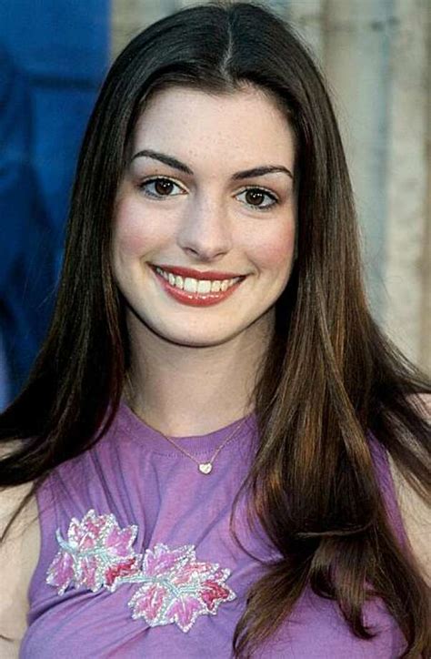 anne hathaway actress age.